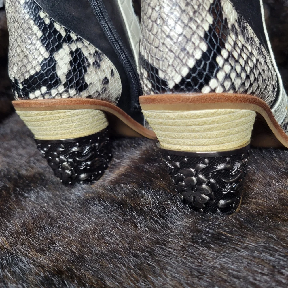 Gianni Bini Eviee Snake Print‎ Metal Block Heel Western Booties 6M